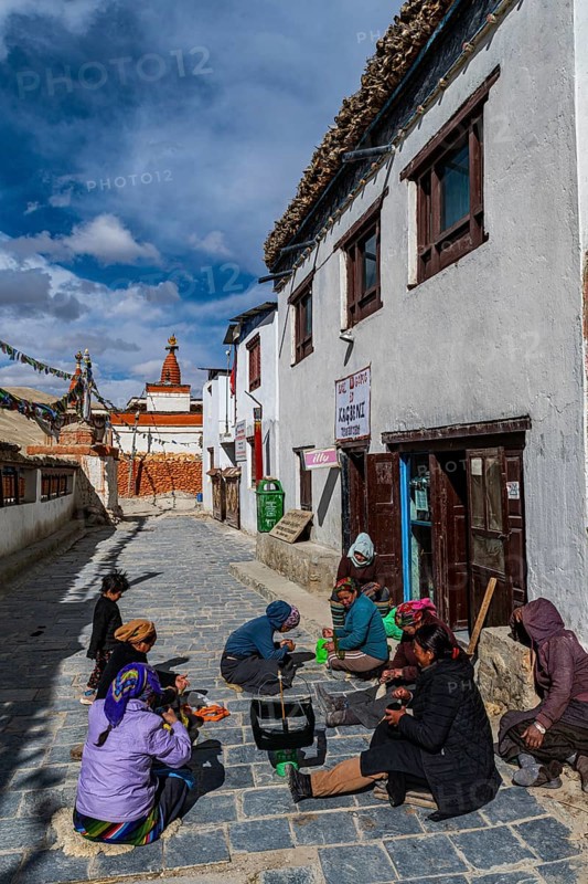 Local women practising traditional weaving in Lo-Manthang village, Kingdom of Mustang, Nepal, Asia