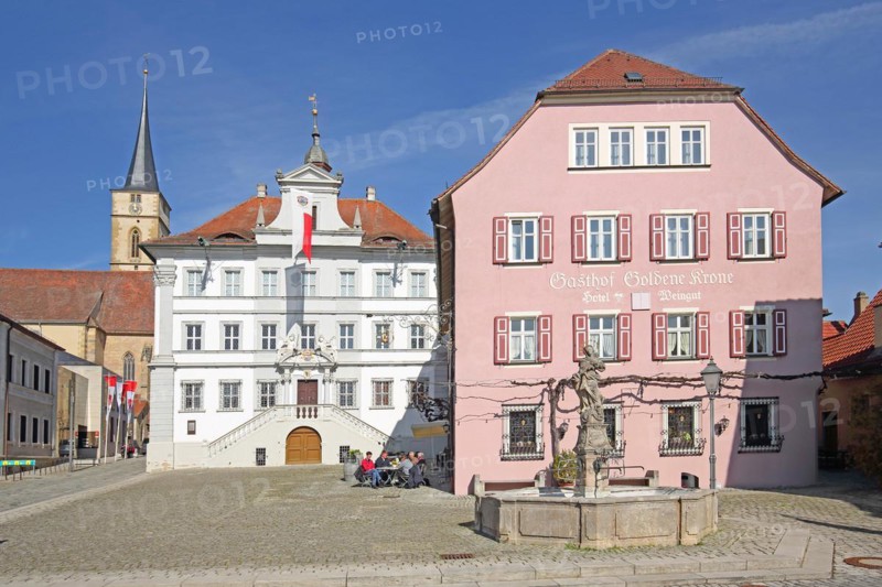 Baroque town hall, Goldene Krone inn, street pub, Marienbrunnen fountain and steeple of St Vitus church, market square, Iphofen, Lower Franconia, Franconia, Bavaria, Germany, Europe
