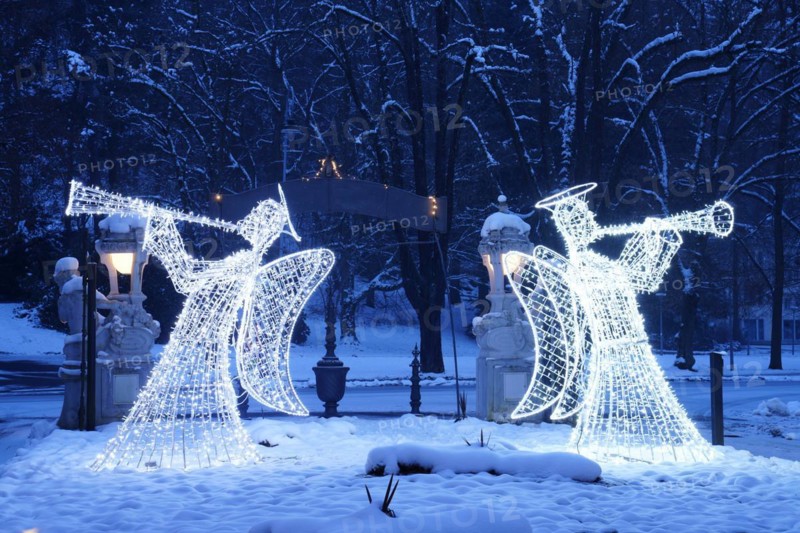 Illuminated Christmas angels, Karlovy Vary, Czech Republic, Karlovy Vary, West Bohemia, Czech Republic, Europe