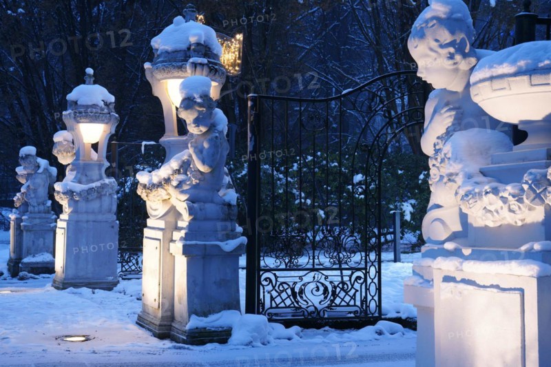 Illuminated Christmas angels, Karlovy Vary, Czech Republic, Karlovy Vary, West Bohemia, Czech Republic, Europe