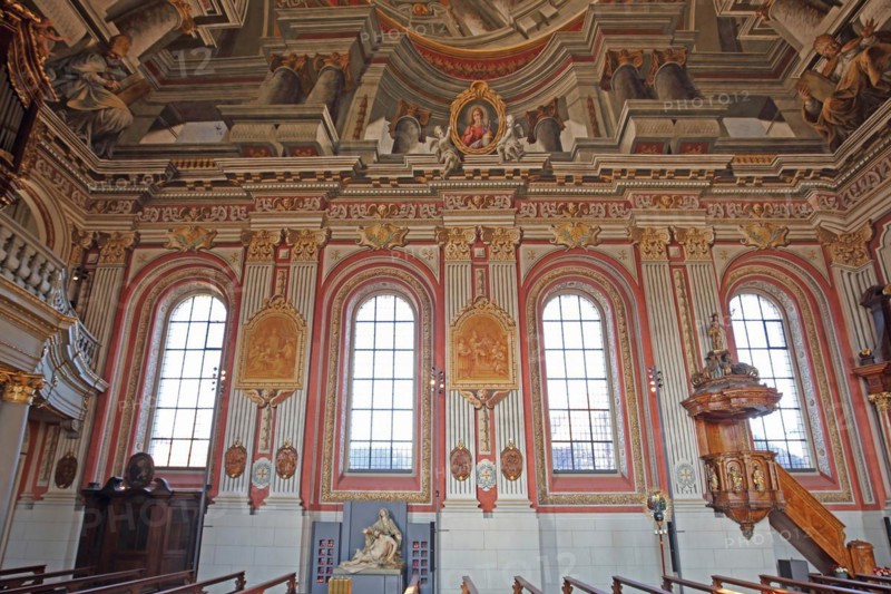 Interior view with pulpit and ceiling fresco by Giovanni Francesco Marchini 1729, mock architecture, mock painting, ceiling painting, arts and crafts, painting, Mauritius Church, Wiesentheid, Lower Franconia, Franconia, Bavaria, Germany, Europe