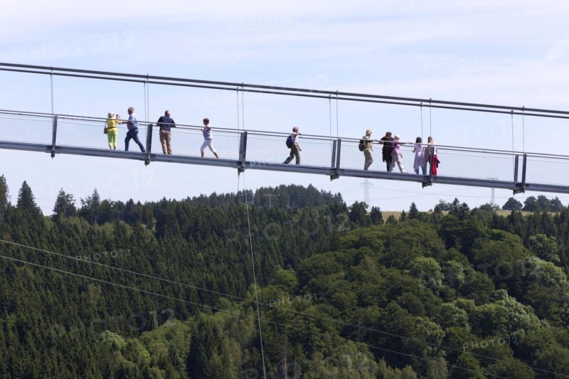 Visitors cross the rope suspension bridge at the Rappbode dam, 483 metres long, 100 metres above the valley floor, Oberharz, 11.06.2017