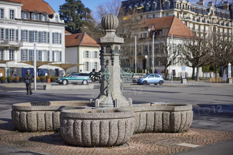 Fountain Place du Vieux-Port in the district of Ouchy, Lausanne, district of Lausanne, Vaud, Switzerland, Europe