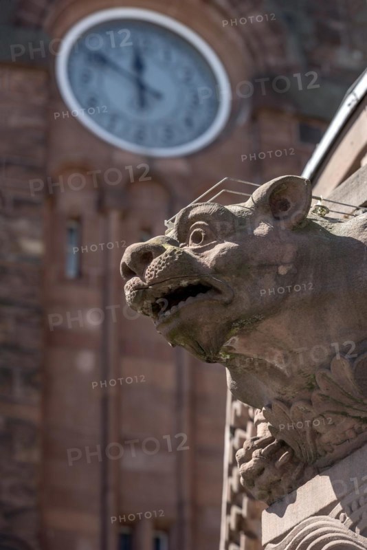 Gargoyle, demonic animal figure on the pavilion, clock from the clock tower, historic Wilhelmine railway station, red sandstone, sculpture, neo-Romanesque and Art Nouveau, cultural monument, listed building, Giessen, Giessen, Hesse, Germany, Europe