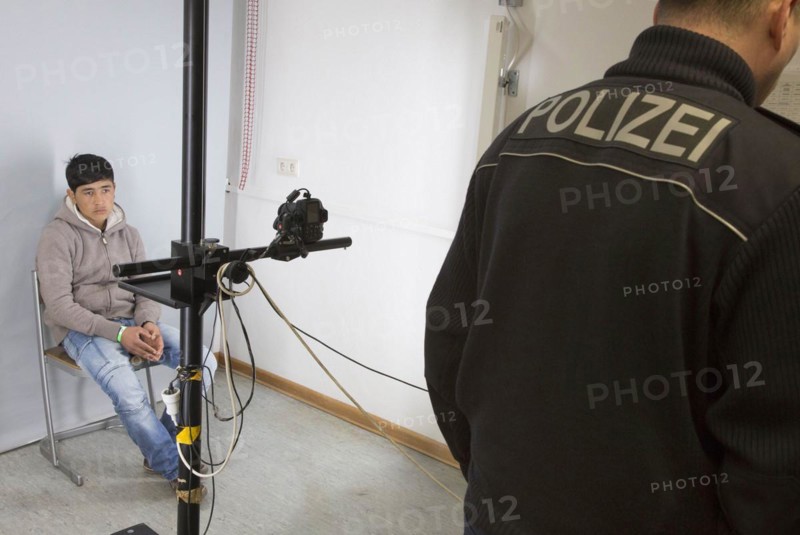 A fugitive is photographed at the Federal Police in Passau during the identification procedure, 05/02/2016