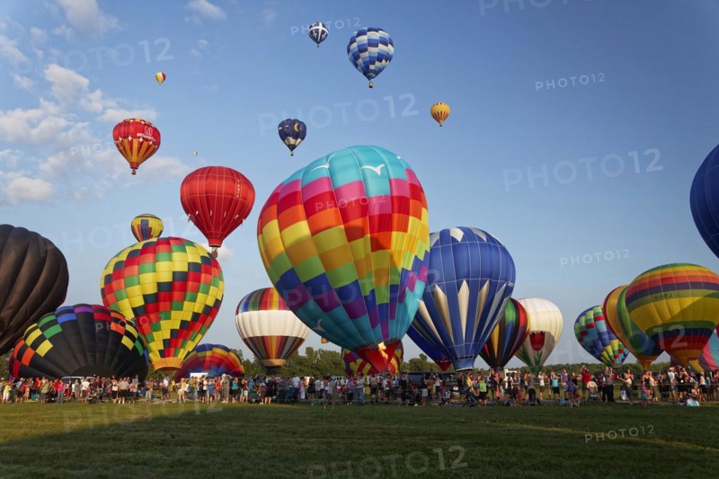 Hot-air balloons, Ballooning Festival, Saint-Jean-sur-Richelieu, Quebec Province, Canada, North America