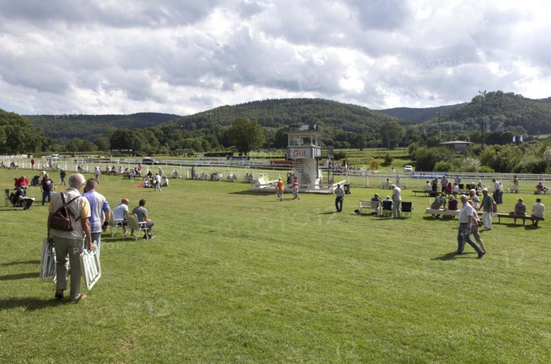 Visitors at the racecourse in Bad Harzburg, 21.07.2015
