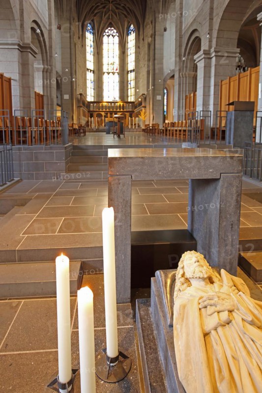 Tomb of the Apostle Matthias in the Romanesque Church of St Matthias, interior view, tomb, candles, sculpture, lying, Benedictine Abbey, Trier, Rhineland-Palatinate, Germany, Europe