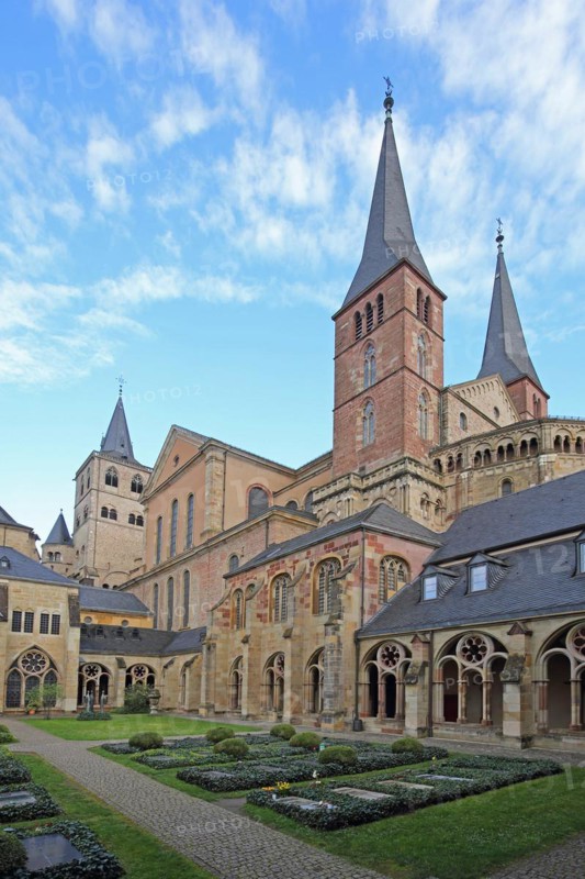 Inner courtyard with tombs and cloister, UNESCO St Peter's Cathedral, Trier, Rhineland-Palatinate, Germany, Europe