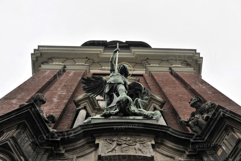 Michaeliskirche, Michel, baroque church St. Michaelis, first start of construction 1647- 1750, statue of Archangel Michael defeating the devil, in front of baroque church facade, Hamburg, Hanseatic City of Hamburg, Germany, Europe