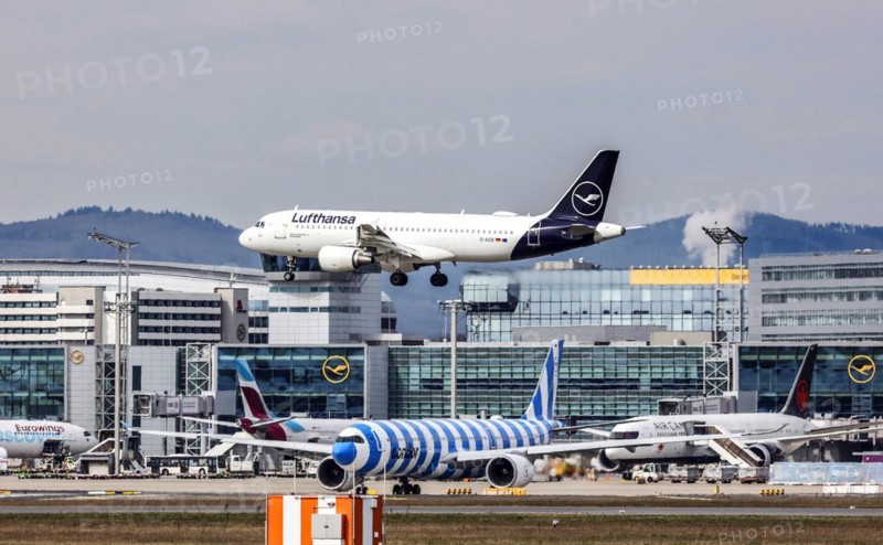 A Lufthansa Airbus A320-200 with the name of the city of Norderstedt on approach to Frankfurt Airport, with Eurowings, Air Canada and Condor aircraft on the ground 15/03/2024