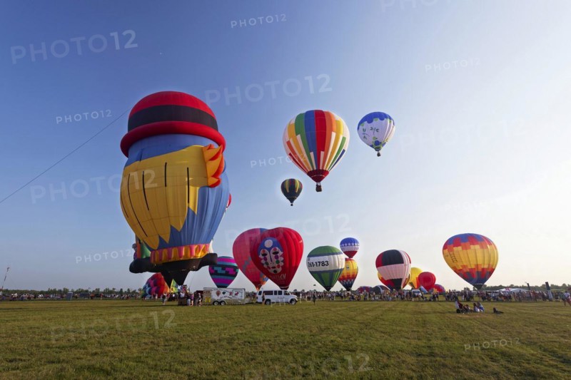 Hot-air balloons, Ballooning Festival, Saint-Jean-sur-Richelieu, Quebec Province, Canada, North America