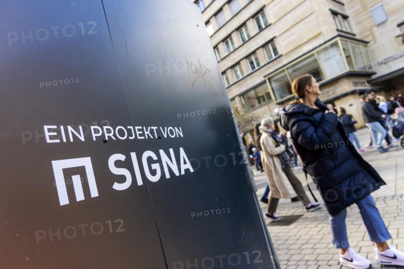 Construction fence in Stuttgart city centre with the Signa Real Estate logo. Rene Benko's property company was planning a commercial building for retail, restaurants and offices on the corner of Koenigstrasse and Schulstrasse. However, the insolvency of the Galeria Karstadt Kaufhof department stores' chain has left the future of the prime property open. Stuttgart, Baden-Wuerttemberg, Germany, Europe