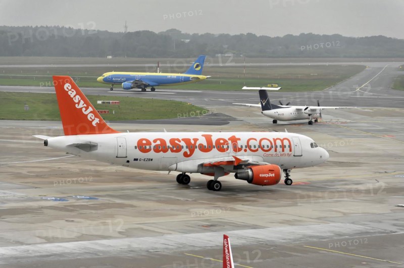 EasyJet aircraft on the tarmac next to airport vehicles, Hamburg, Hanseatic City of Hamburg, Germany, Europe