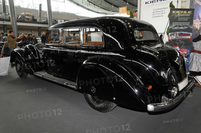 RETRO CLASSICS 2010, Stuttgart Messe, Black, shiny classic car saloon from Mercedes-Benz at a classic car show, Stuttgart Messe, Stuttgart, Baden-Wuerttemberg, Germany, Europe
