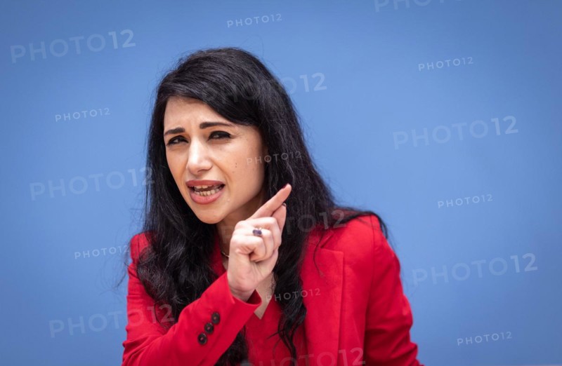 Eter Hachmann, Chairwoman, umbrella organisation of migrant organisations in Eastern Germany (DaMOst), at a federal press conference of the Alliance Together for Democracy. At the federal level. On the ground. For all. in Berlin, 21.03.2024