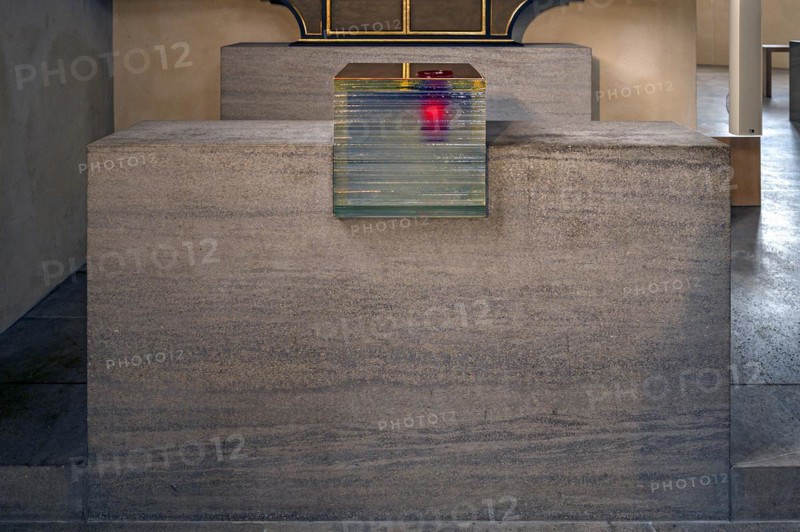Modern glass tabernacle, St Clare's Church, Koenigstrasse 66, Nuremberg, Middle Franconia, Bavaria, Germany, Europe