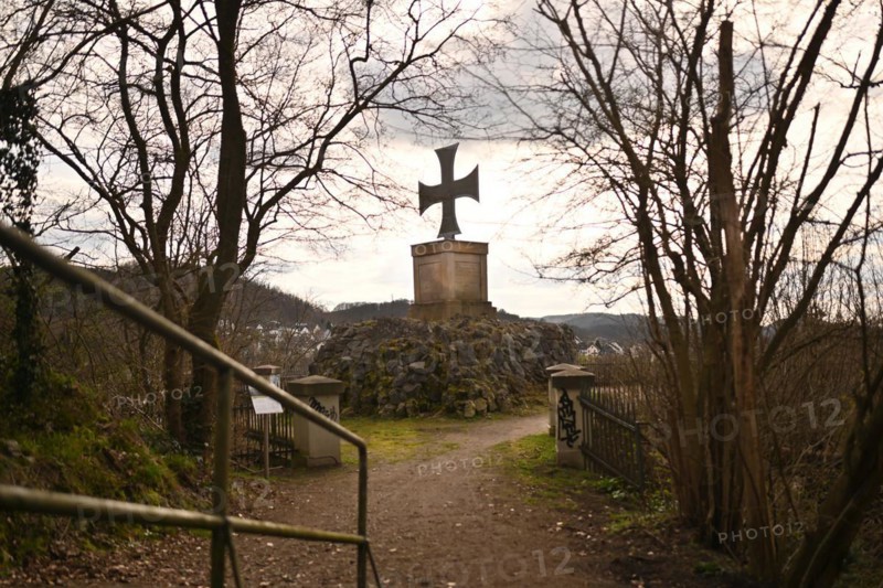 Iserlohn. Thanks to the climate change, early spring has come earlier than usual. The flowering plants in the front gardens are already showing their splendour. Monument to the Iron Cross erected in 1813. Thanks to climate change, early spring is coming earlier than usual this year