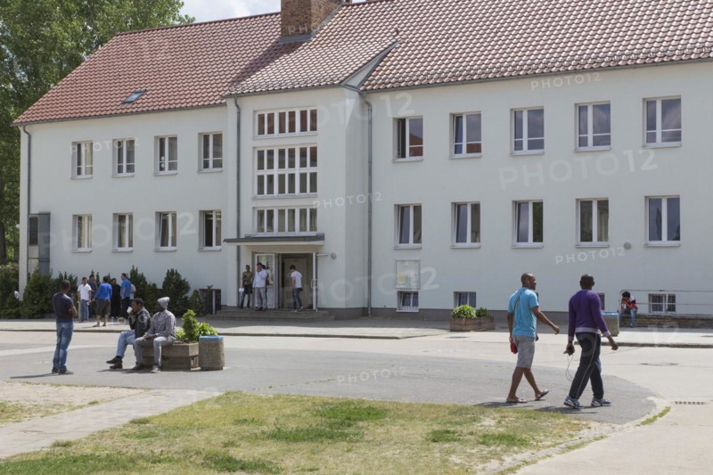 Refugees at the central contact point for asylum seekers in the state of Brandenburg in Eisenhuettenstadt, 03.06.201.5