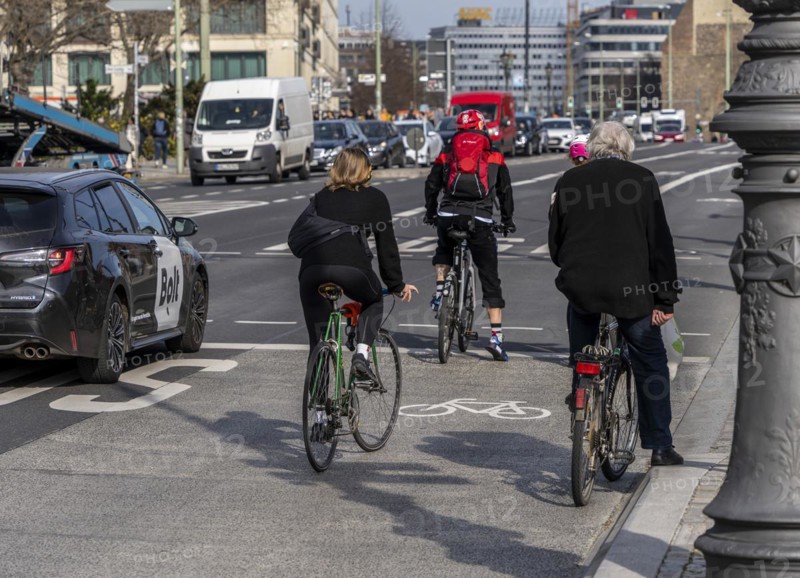 Combined bus and cycle lane, Unter den Linden Palace Bridge, Berlin-Mitte, Germany, Europe