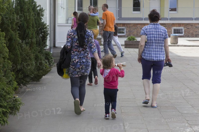 Refugees at the central contact point for asylum seekers in Brandenburg, Eisenhuettenstadt, 3 June 2015