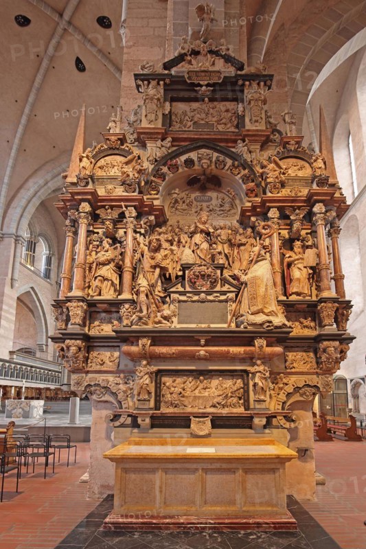 Altar of All Saints and funerary altar of Archbishop Lothar von Metternich in UNESCO St Peter's Cathedral, interior view, high altar, arts and crafts, decorations, figures, Trier, Rhineland-Palatinate, Germany, Europe