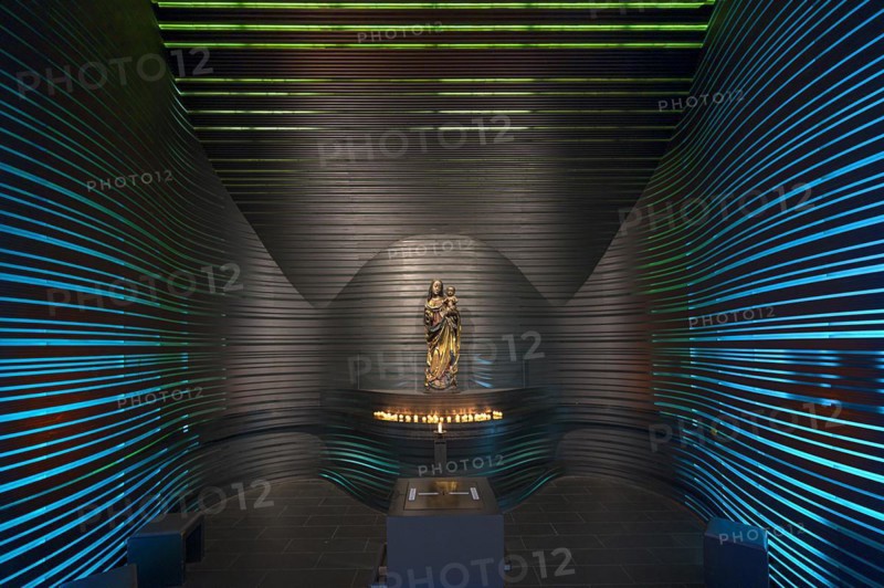 Modern Marian chapel with a sculpture of the Virgin and Child from around 1480, St Clare's Church, Koenigstrasse 66, Nuremberg, Middle Franconia, Bavaria, Germany, Europe