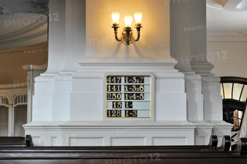 Michaeliskirche, Michel, baroque church St. Michaelis, first start of construction 1647- 1750, interior view of a church with hymnal number plate on a white column, Hamburg, Hanseatic City of Hamburg, Germany, Europe