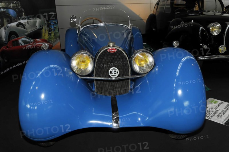 Bugatti 35 B Sport 1927, RETRO CLASSICS 2010, The front view of a bright blue vintage sports car with shiny chrome details, Stuttgart Trade Fair Centre, Stuttgart, Baden-Wuerttemberg, Germany, Europe