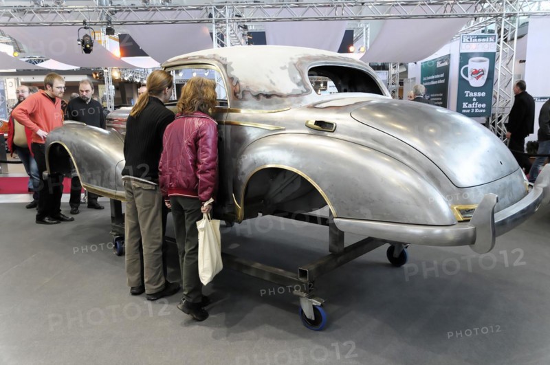 RETRO CLASSICS 2010, Stuttgart Messe, People look at the unfinished restoration of the bodywork of a classic car, Stuttgart Messe, Stuttgart, Baden-Wuerttemberg, Germany, Europe