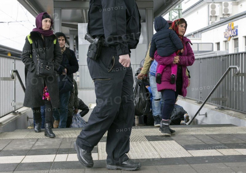 Refugees arriving at Rosenheim station, being taken to registration by federal police officers, 05/02/2016