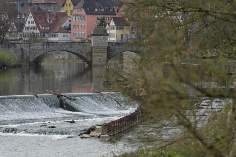 Kocherpartie in Schwaebisch Hall, Henkersbruecke, fish ladder, weir, Kocher valley, river, half-timbered house, old town, hohenlohe, heilbronn-franken, baden-wuerttemberg, germany