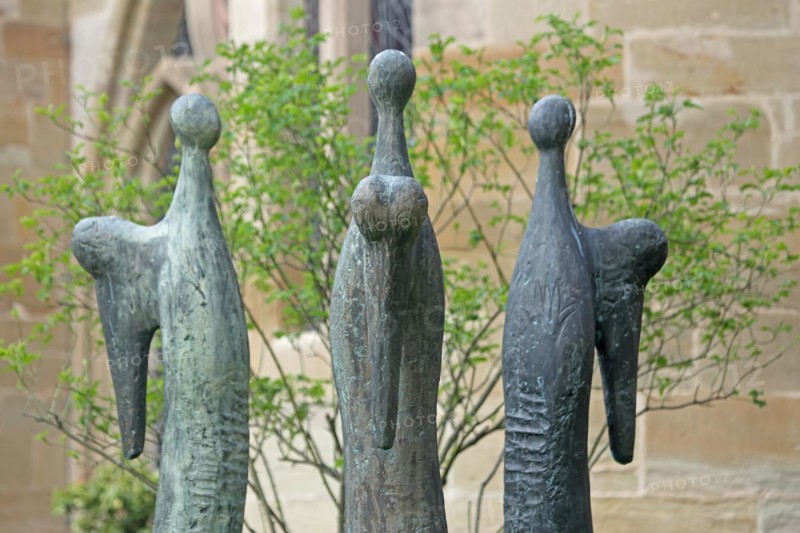 Sculpture Three Angels by Ernst Steinacker 1993, modern art, bronze, inner courtyard, cloister, UNESCO St Peter's Cathedral, Trier, Rhineland-Palatinate, Germany, Europe