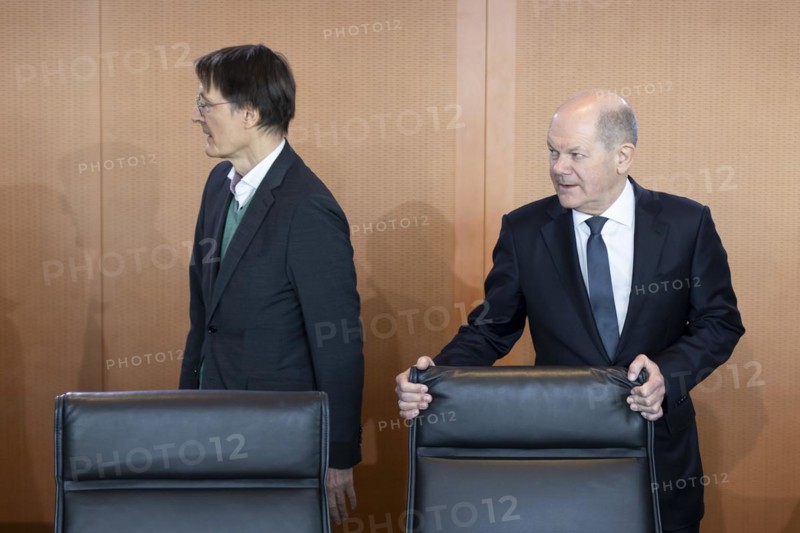 Federal Chancellor Olaf Scholz and Karl Lauterbach, Federal Minister of Health, on the sidelines of a cabinet meeting. Berlin, 20 March 2024
