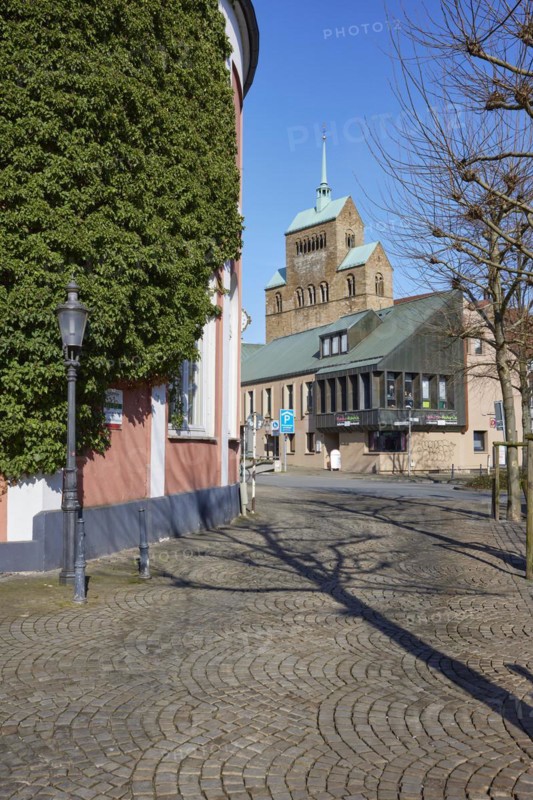 City centre with cobblestones, lanterns and commercial buildings and Minden Cathedral, Muehlenkreis Minden-Luebbecke, North Rhine-Westphalia, Germany, Europe