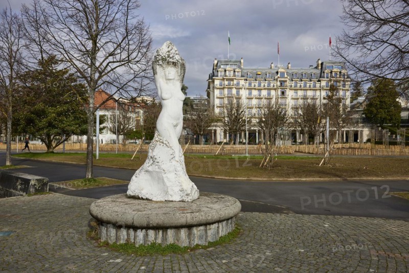 Statue of the Virgin of Lake Geneva, Vierge du Lac and the Hotel Beau-Rivage Palace in the Ouchy district, Lausanne, district of Lausanne, Vaud, Switzerland, Europe