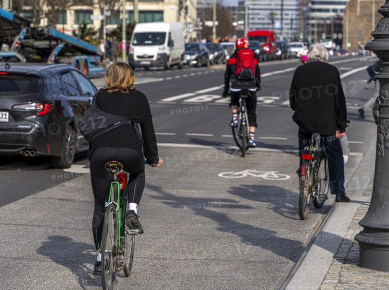 Combined bus and cycle lane, Unter den Linden Palace Bridge, Berlin-Mitte, Germany, Europe