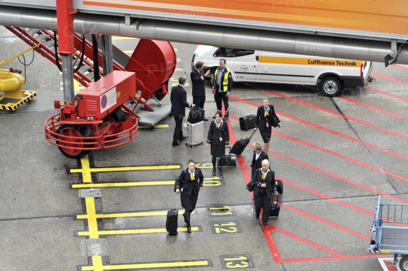 Aircraft crew leaving the aircraft via a gangway on the tarmac, Hamburg, Hanseatic City of Hamburg, Germany, Europe