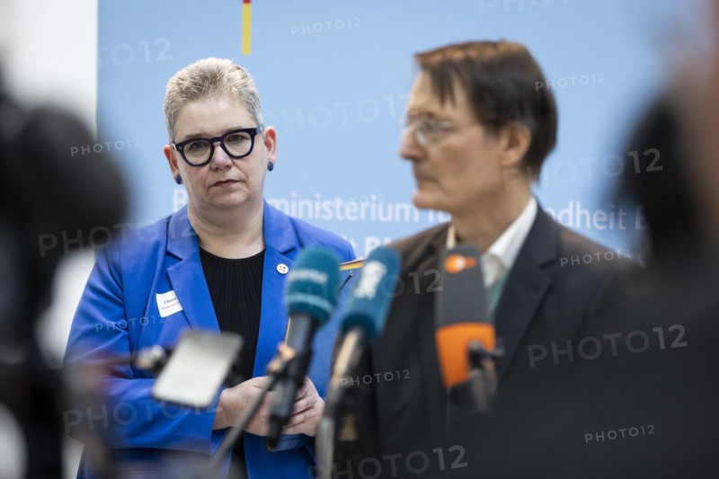 Christine Vogler, President of the German Nursing Council, in the foreground is Karl Lauterbach (SPD), Federal Minister of Health, recorded during talks on the key points of the Nursing Competence Act, with nursing associations, at the Federal Ministry of Health in Berlin, 20 March 2024