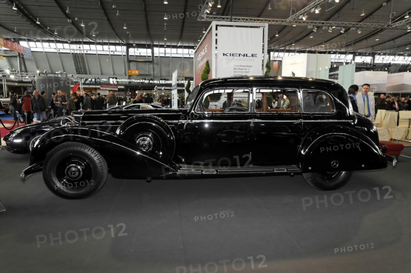 RETRO CLASSICS 2010, Stuttgart Messe, The side view of an elegant black classic car saloon with chrome accents, Black, shiny classic car saloon from Mercedes-Benz, Stuttgart Messe, Stuttgart, Baden-Wuerttemberg, Germany, Europe