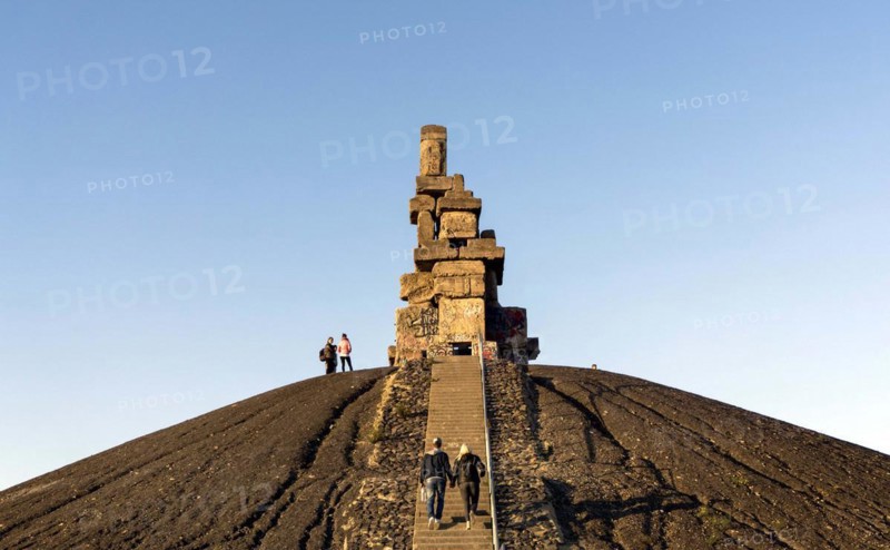 The Rheinelbe spoil tip in Gelsenkirchen. The 10 metre high sculpture Himmelstreppe stands on the highest point of the slag heap, 27.10.2015
