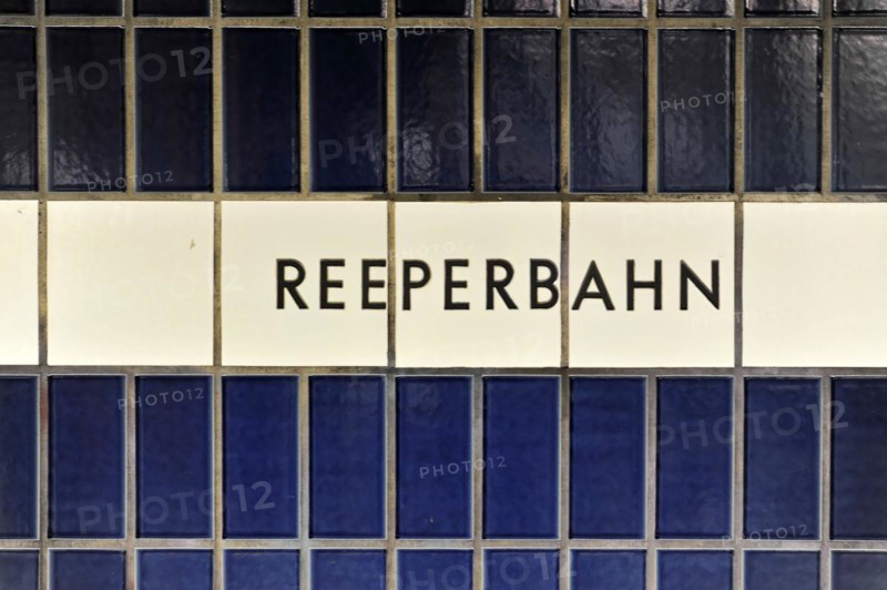 Tiled wall with the lettering 'REEPERBAHN' in blue and white colours, Hamburg, Hanseatic City of Hamburg, Germany, Europe