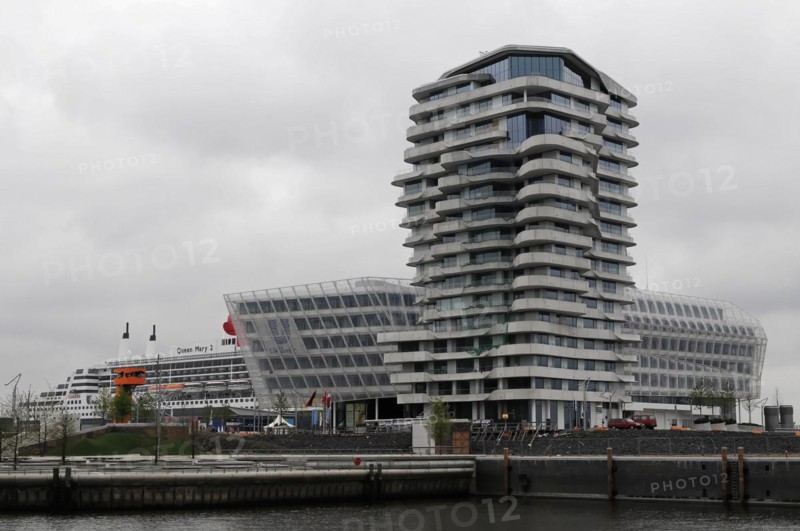 Marco Polo Tower, cruise ship behind a modern building facade on a cloudy day, Hamburg, Hanseatic City of Hamburg, Germany, Europe