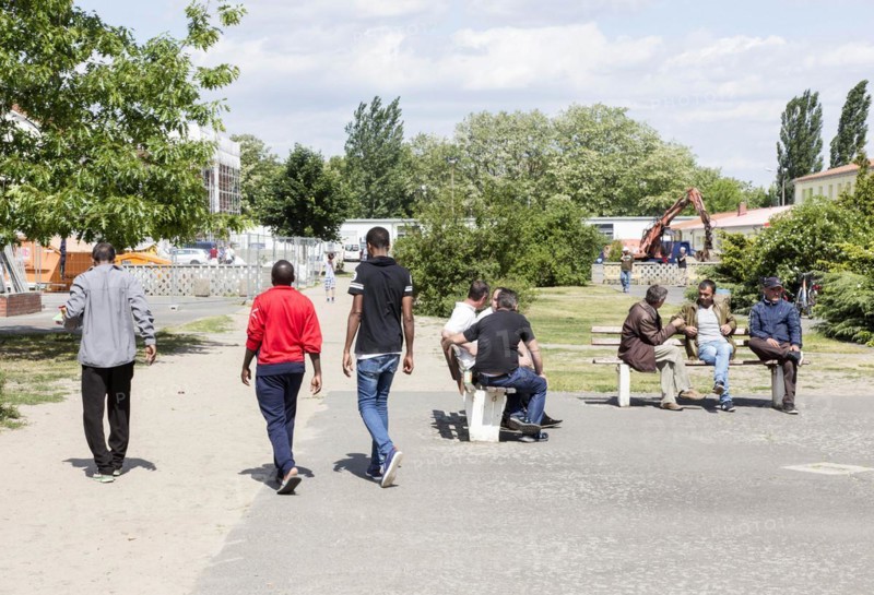 Refugees at the central contact point for asylum seekers in Brandenburg, Eisenhuettenstadt, 3 June 2015