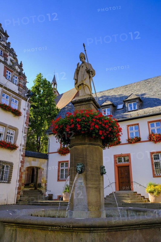 Lullus Fountain, Gothic town church, Old Town, Bad Hersfeld, Hesse, Germany, Europe