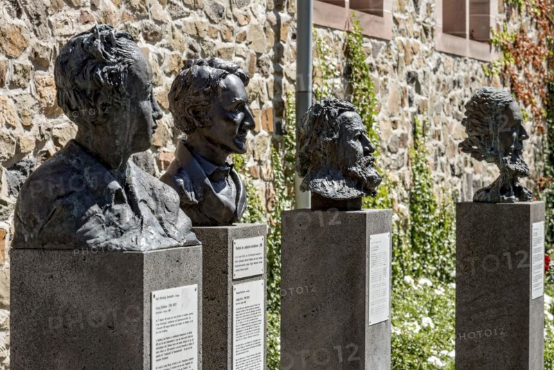 Monuments to Georg Buechner, Ludwig Boerne, Carl Vogt, Wilhelm Liebknecht, portraits of various Hessian artists, bronze sculptures, Giessen Heads art project, Upper Hesse Museum, Old Castle, Old Town, Giessen, Giessen, Hesse, Germany, Europe