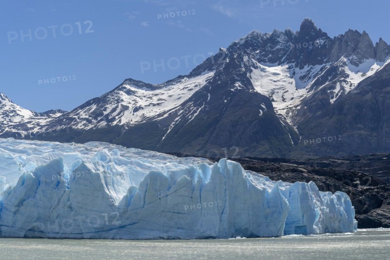 Glacier, Lago Grey, Andes mountain range, Torres del Paine National Park, Parque Nacional Torres del Paine, Cordillera del Paine, Towers of the Blue Sky, Region de Magallanes y de la Antartica Chilena, Ultima Esperanza province, UNESCO biosphere reserve, Patagonia, end of the world, Chile, South America