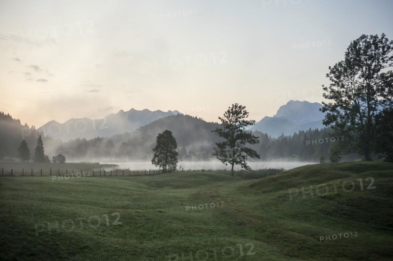 Sunrise and morning fog, Geroldsee or Wagenbruechsee, Kruen near Mittenwald, Werdenfelser Land, Upper Bavaria, Bavaria, Germany, Europe