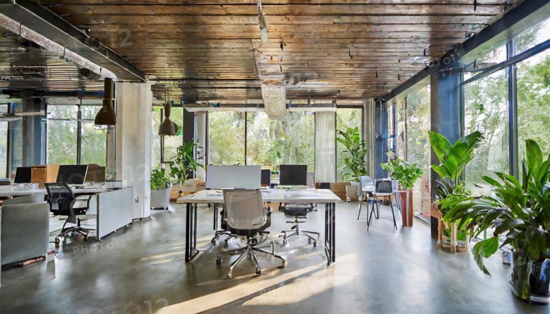 Open-plan office with industrial design and wooden elements exudes an urban atmosphere, symbol office, AI generated, AI generated