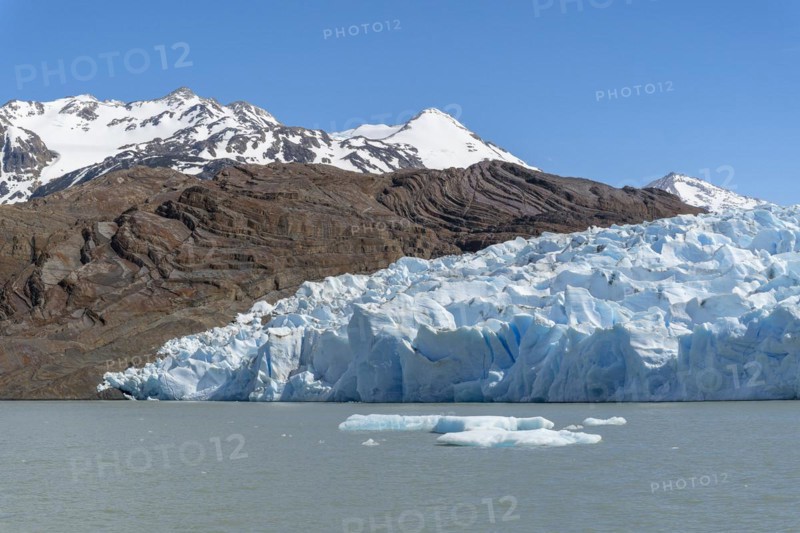 Glacier, floating ice, Lago Grey, Torres del Paine National Park, Parque Nacional Torres del Paine, Cordillera del Paine, Towers of the Blue Sky, Region de Magallanes y de la Antartica Chilena, Ultima Esperanza Province, UNESCO Biosphere Reserve, Patagonia, End of the World, Chile, South America